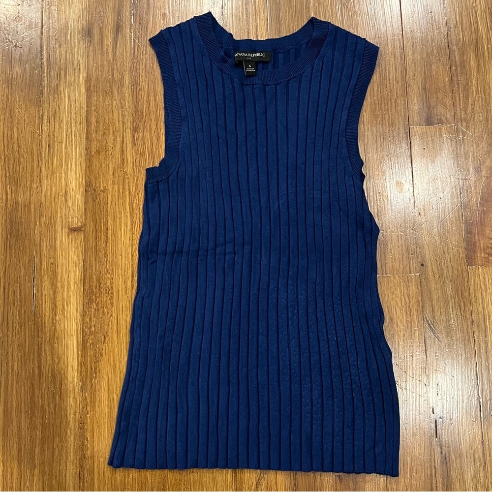 Navy blue Banana Republic top - like new!